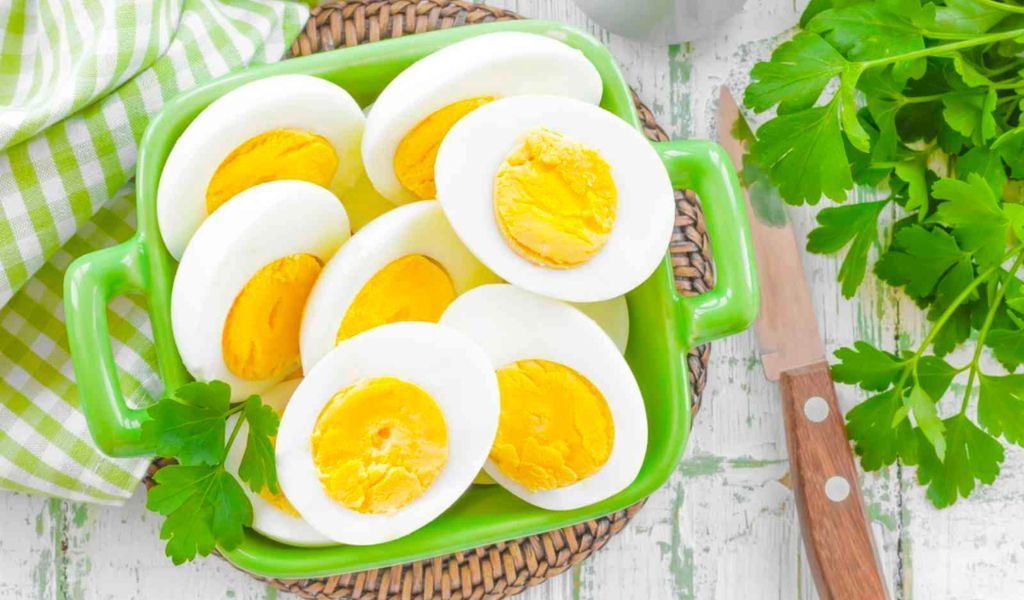 Trứng gà là nguồn dinh dưỡng tốt hỗ trợ phục hồi hệ miễn dịch khi bị ho 
