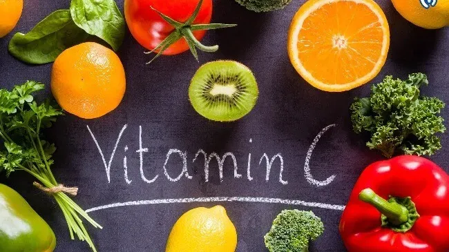Ưu tiên bổ sung Vitamin C từ rau quả tươi trong bữa ăn hằng ngày 
