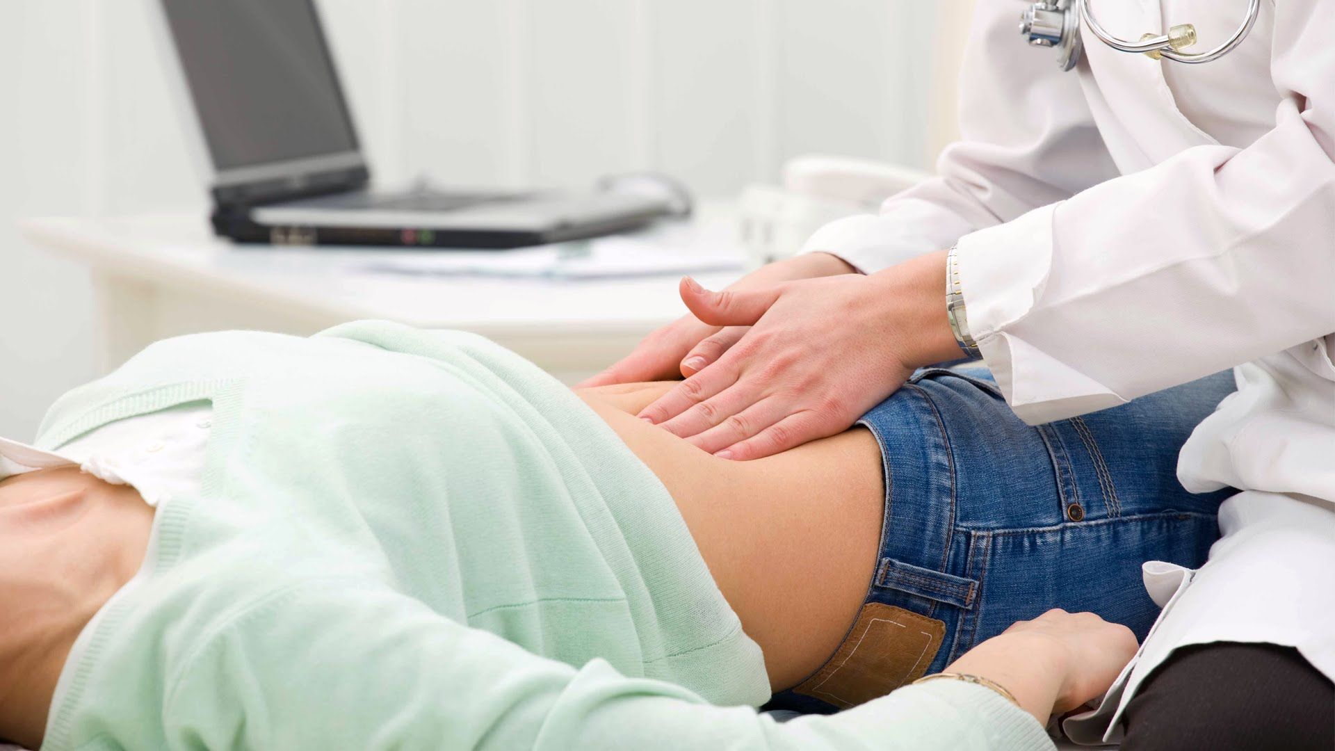 Thăm khám định kỳ để nhận được lời khuyên y khoa về tình trạng đau dạ dày