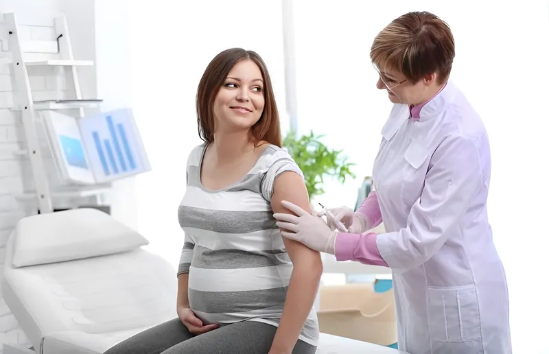 Mẹ bầu cần đi khám ngay nếu có dấu hiệu nôn mửa dữ dội kéo dài 