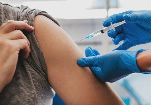 Theo dõi sức khỏe định kỳ giúp đánh giá thời điểm thích hợp để tiêm phòng cúm