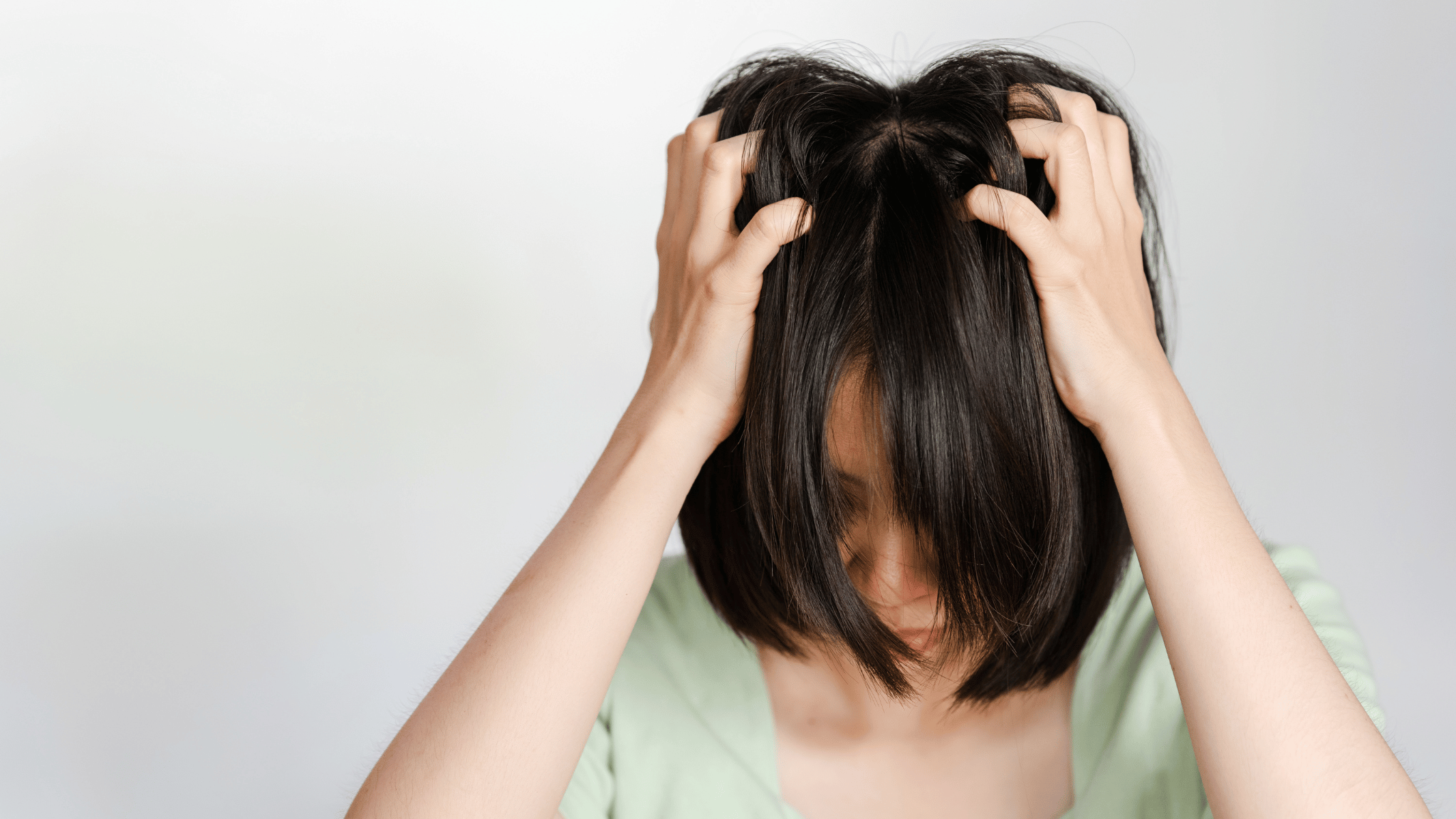 Bồ kết giúp làm sạch tóc và da đầu một cách nhẹ nhàng, an toàn và kích thích mọc tóc