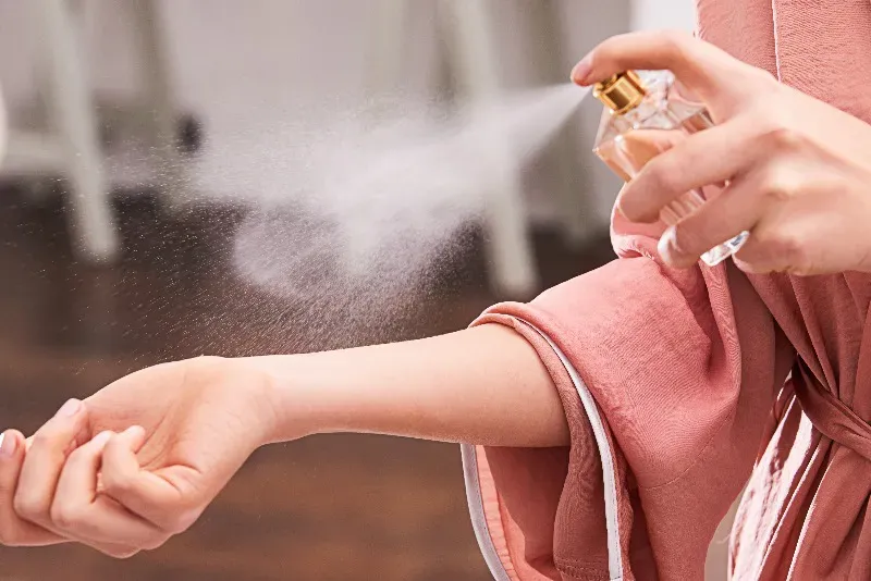 Body mist là gì? hướng dẫn sử dụng body mist để lưu hương lâu và hiệu quả
