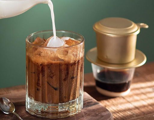 Hình minh họa sữa chua béo, ít đường thích hợp cho người bệnh