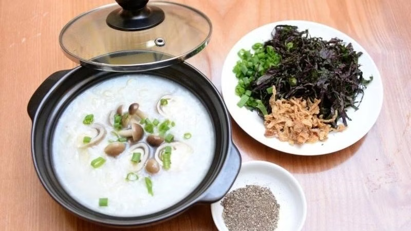 Việc chế biến gạo nếp thành các món loãng như cháo sẽ giảm bớt áp lực cho dạ dày 