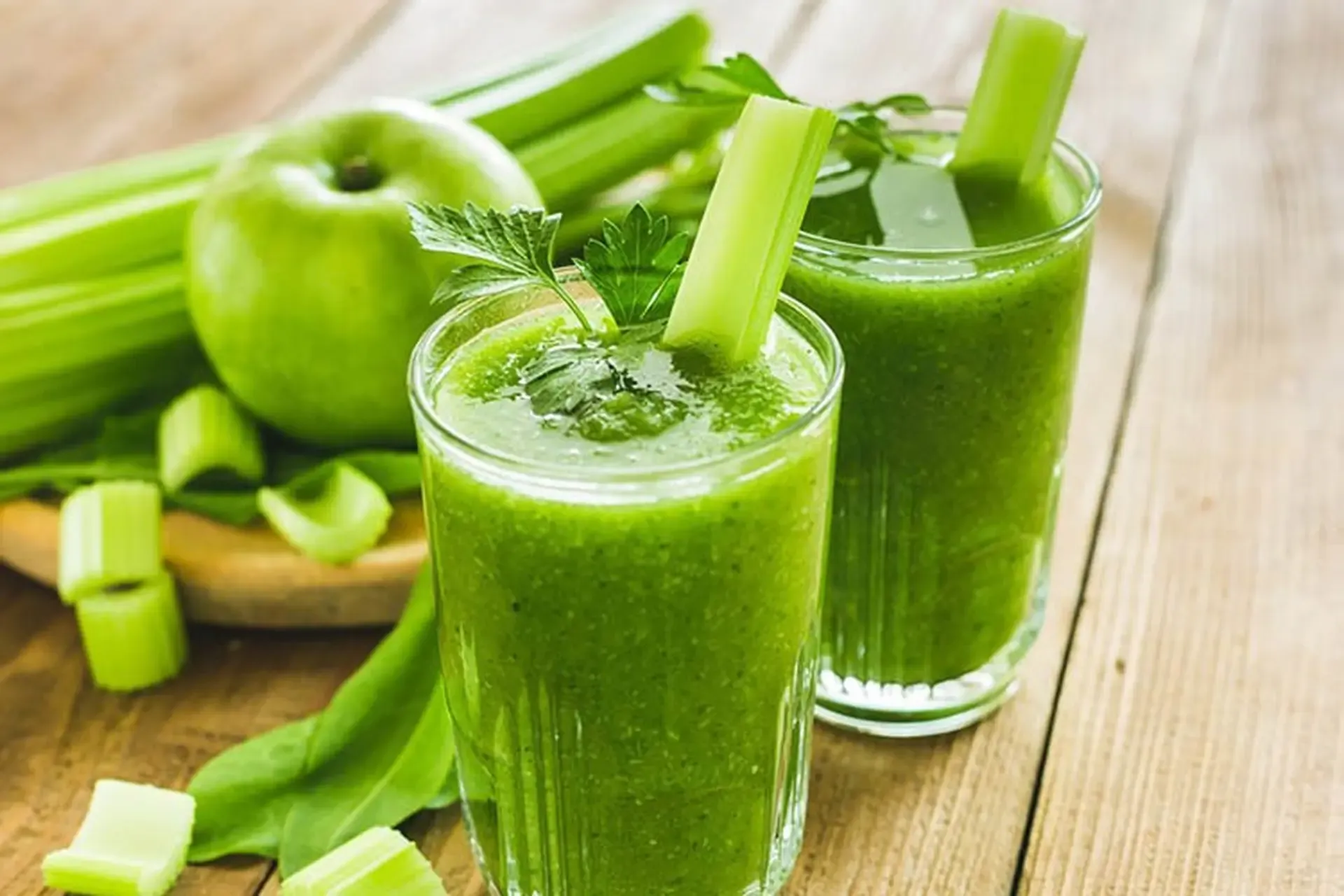 Tác dụng và lợi ích tuyệt vời của nước ép cần tây đối với sức khỏe