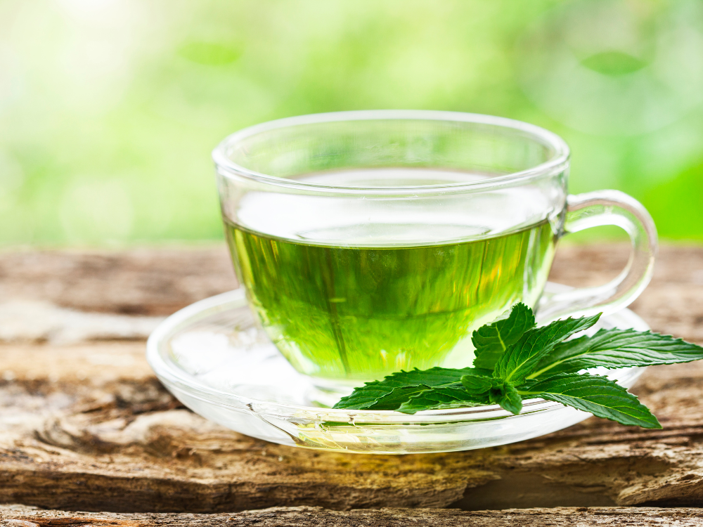 Hoạt chất Menthol trong trà bạc hà giúp thông mũi, giảm ngạt và xoa dịu cơn ho