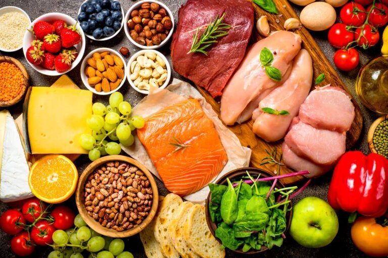 Chế độ dinh dưỡng và nghỉ ngơi hợp lý là nền tảng để đẩy lùi các triệu chứng u uất sau sinh 
