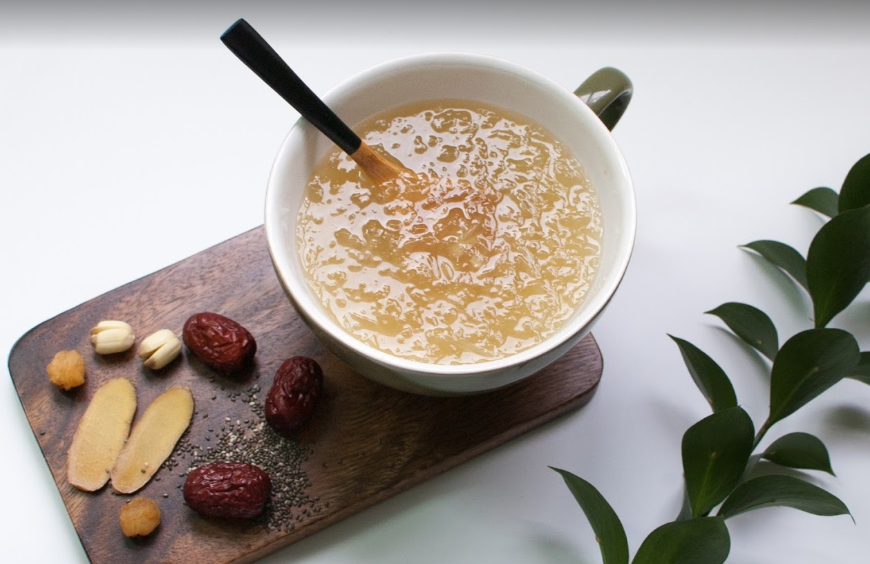 Sau khi khỏi sốt, nên dùng yến chưng hạt sen, táo đỏ.