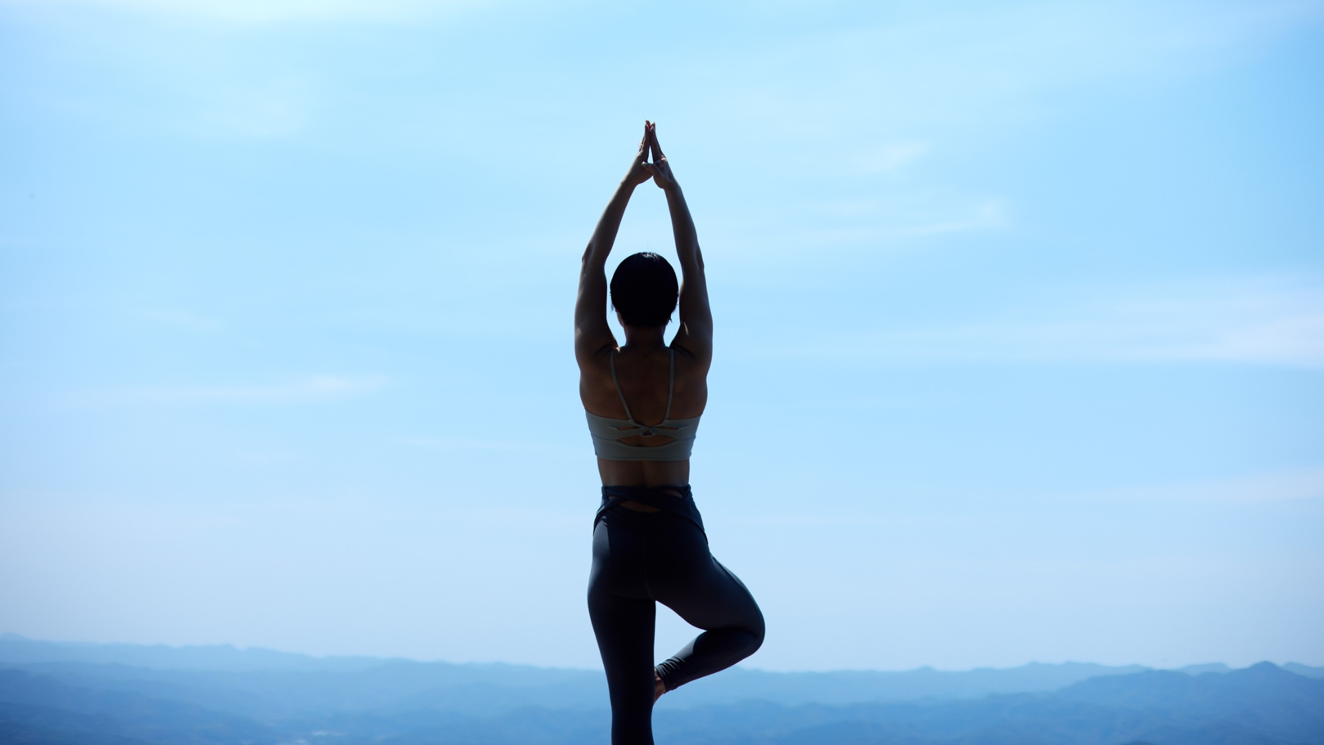 Tập luyện các tư thế yoga nhẹ nhàng giúp giải phóng khí gas dư thừa và xoa dịu vùng bụng 