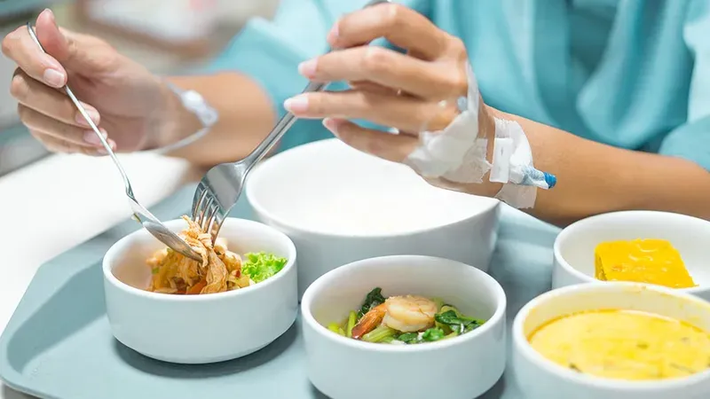 Chế độ ăn mềm và giàu vitamin hỗ trợ vết mổ nhanh lành sau phẫu thuật 