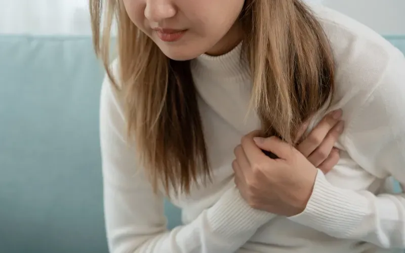 Nhồi máu cơ tim gây tổn thương trực tiếp đến cơ bắp của tim do thiếu oxy đột ngột 
