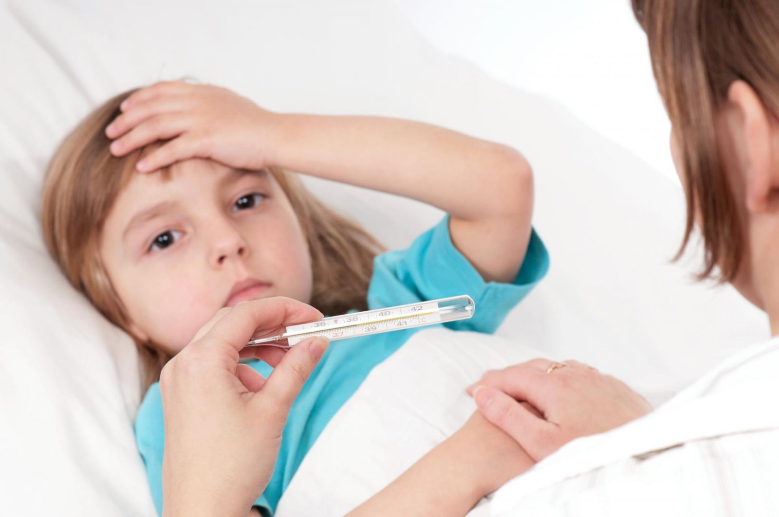 Theo dõi sát thân nhiệt giúp người bệnh chủ động kiểm soát sức khỏe tại nhà tốt hơn