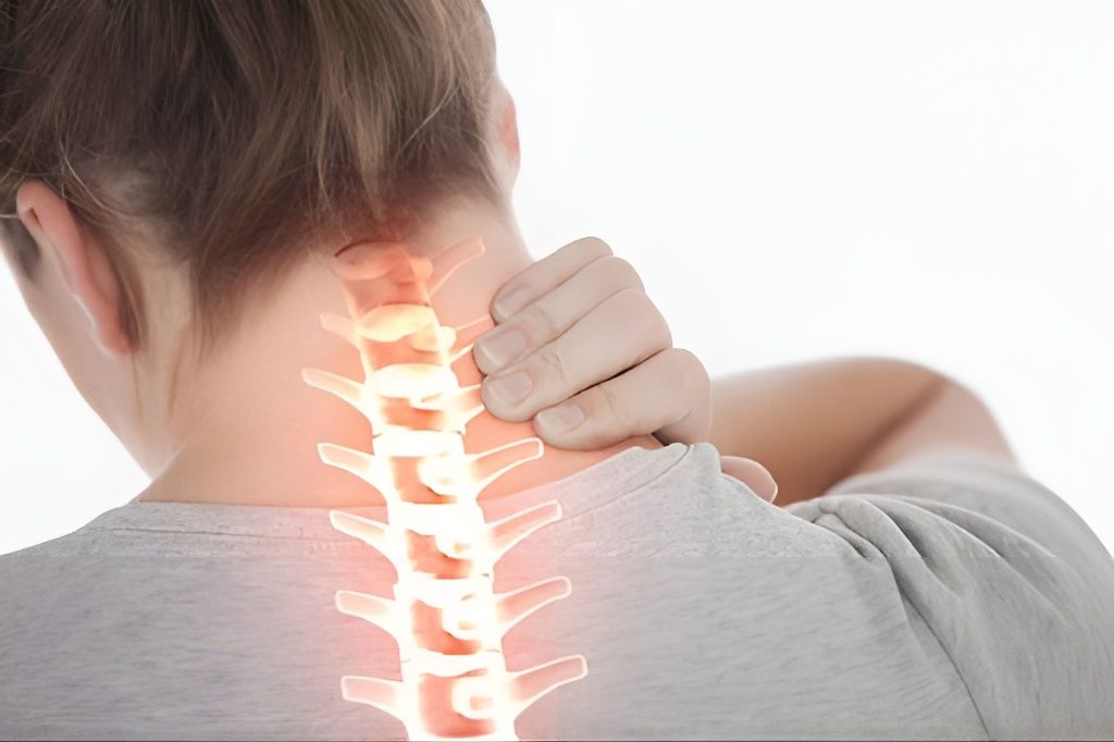 Đau vai gây mất ngủ tạo thành vòng lặp bệnh lý khiến cơ thể suy nhược