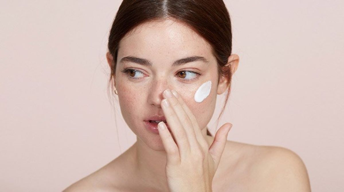 Người dùng nên tham khảo ý kiến chuyên gia trước khi lựa chọn sản phẩm Hydroquinone phù hợp 