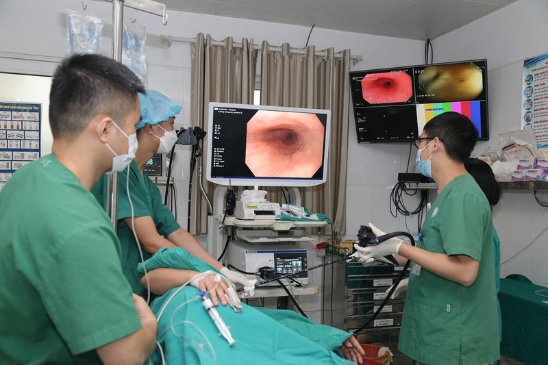 Phẫu thuật nội soi là phương pháp can thiệp ít xâm lấn hiệu quả cho giai đoạn 2 