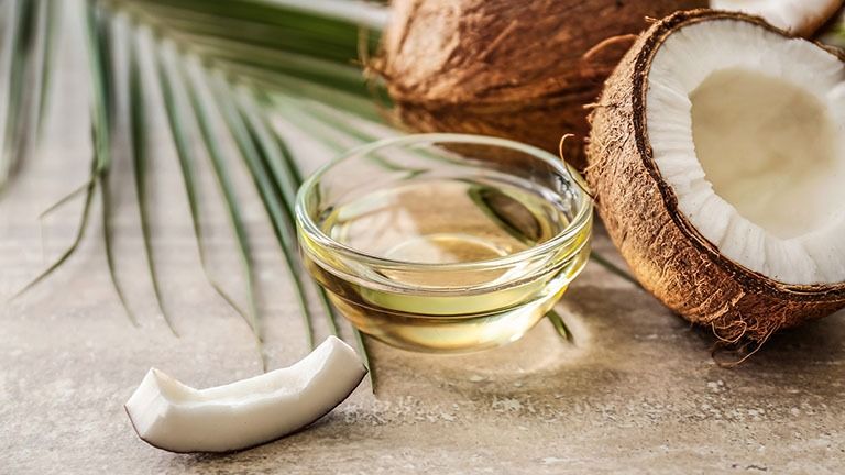 Hình minh họa súc miệng bằng nước muối ( Nguồn: Sưu tầm )
