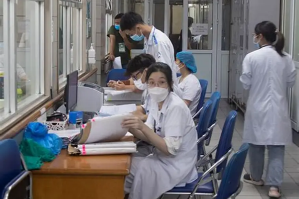 Dùng thuốc phải có sự chỉ định của bác sĩ