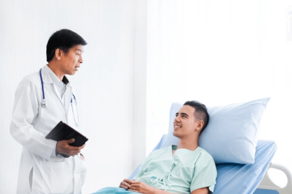 Sự thấu hiểu và sẻ chia của y bác sĩ giúp bệnh nhân yên tâm điều trị
