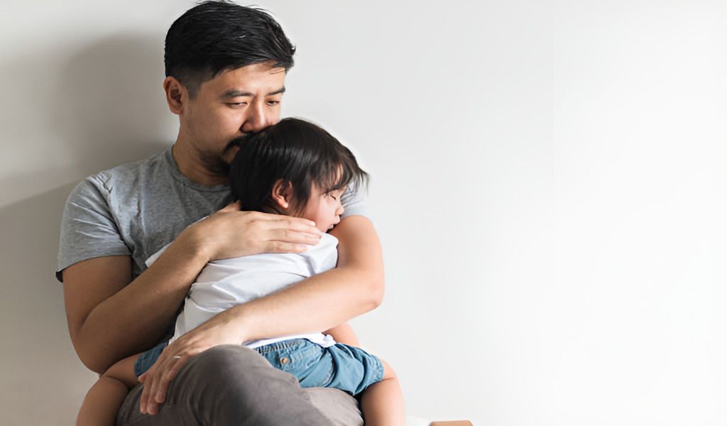 Theo dõi nhiệt độ cơ thể thường xuyên sau tiêm để xử lý kịp thời khi có dấu hiệu sốt