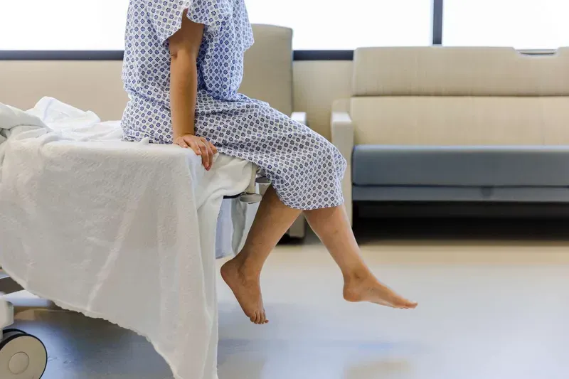 Hình minh họa lấy xét nghiệm chẩn đoán sùi mào gà ( Nguồn: Sưu tầm )