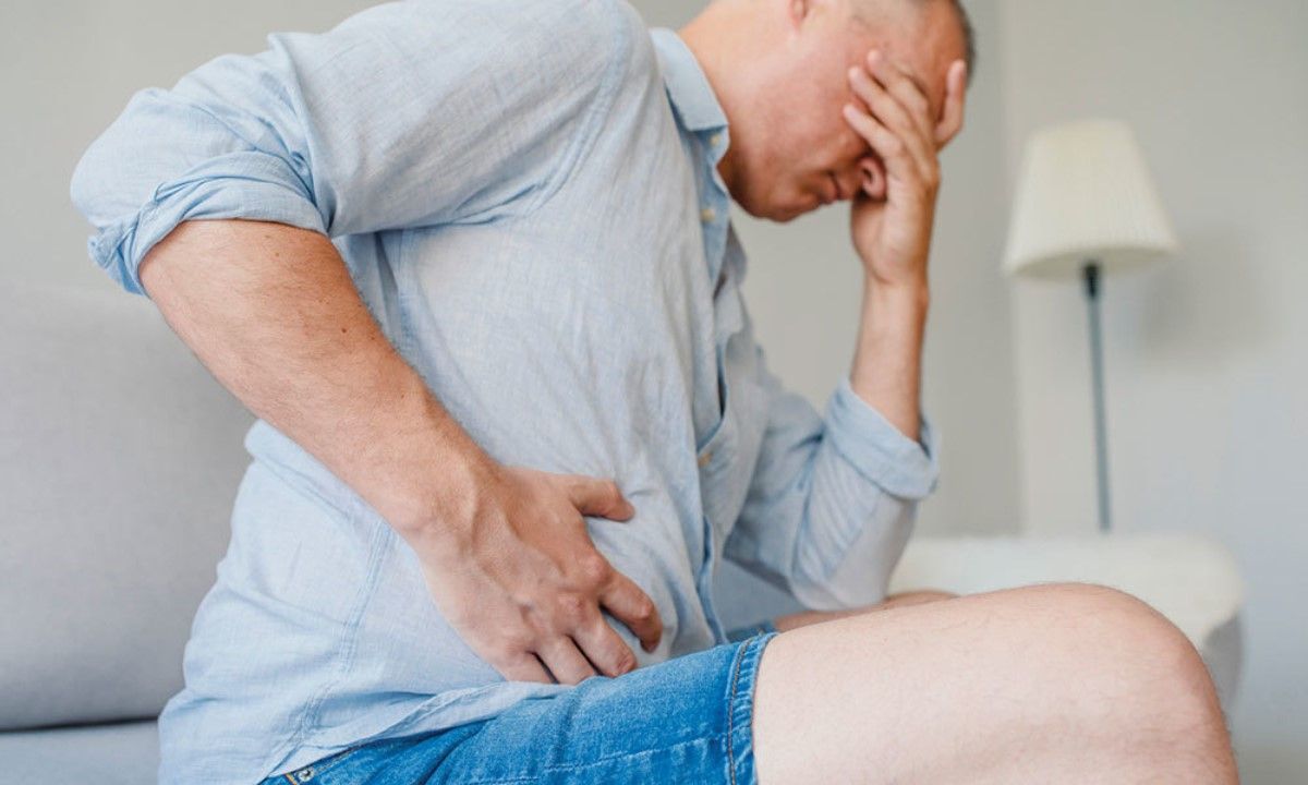 Hình ảnh minh họa tình trạng chảy máu hậu môn có thể xuất hiện khi đi đại tiện hoặc sau khi vệ sinh