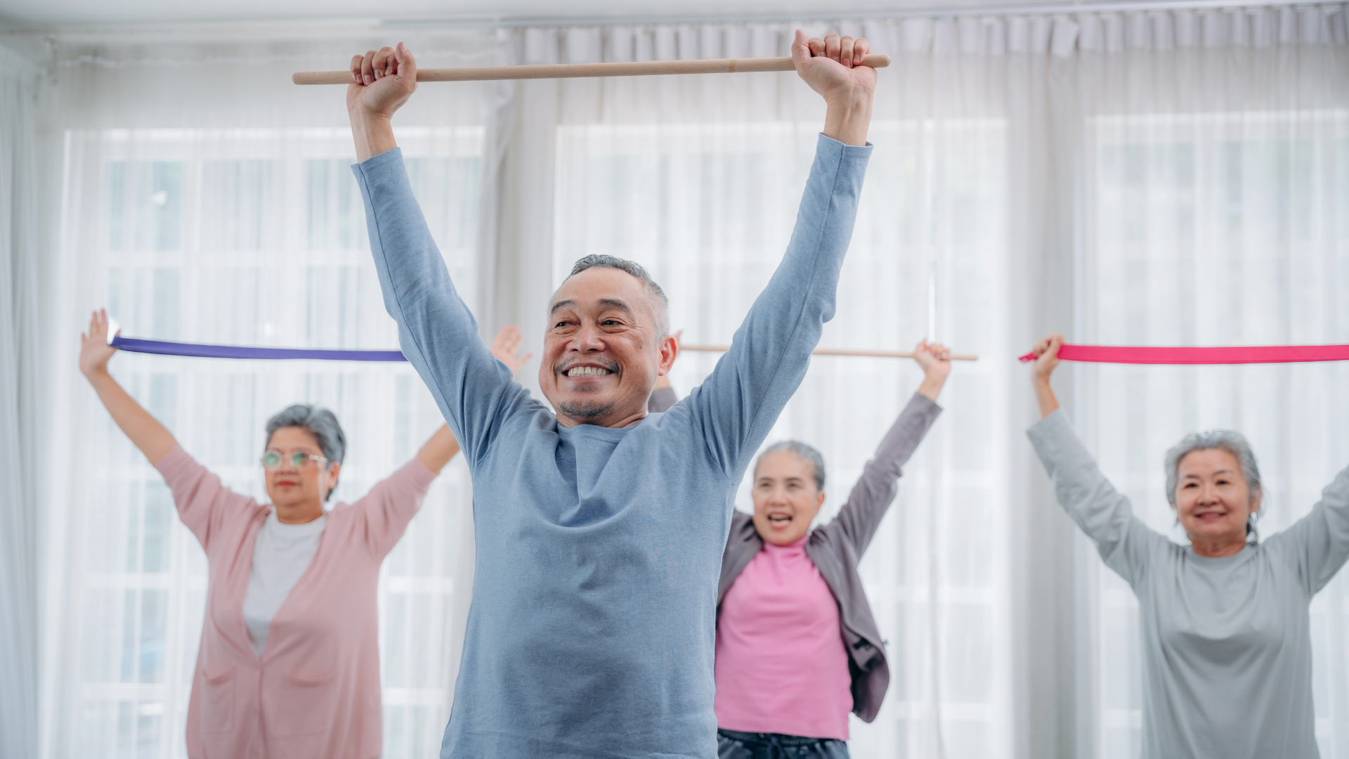 Tập luyện yoga đúng cách dưới sự hướng dẫn của chuyên gia giúp bệnh nhân hở van tim cải thiện chức năng tuần hoàn - Rèn luyện sức khỏe
