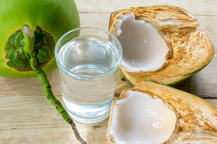 Nước dừa tươi là nguồn bổ sung điện giải, đặc biệt là ion Kali, vô cùng lý tưởng cho cơ thể