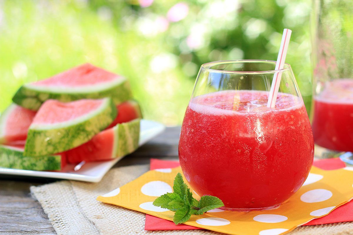 Dưa hấu mọng nước cung cấp nguồn nước và vitamin dồi dào giúp làm mát huyết kịch phát