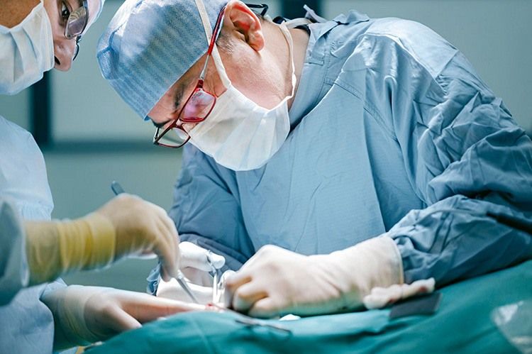 Minh hoạ về phẫu thuật can thiệp thoát vị đĩa đệm