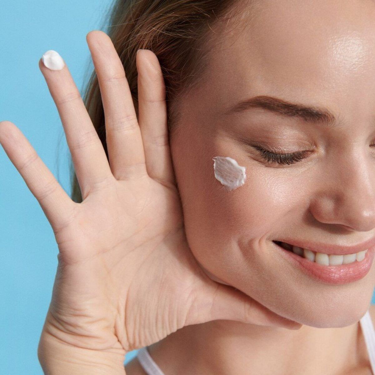 Giải mã hiện tượng kem chống nắng bị vón cục và bí quyết bôi đúng cách