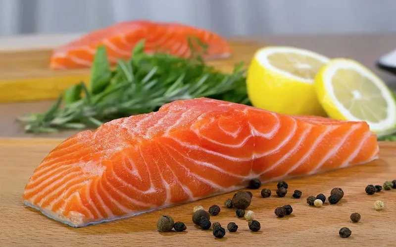 Cá hồi chứa hàm lượng omega 3 lớn