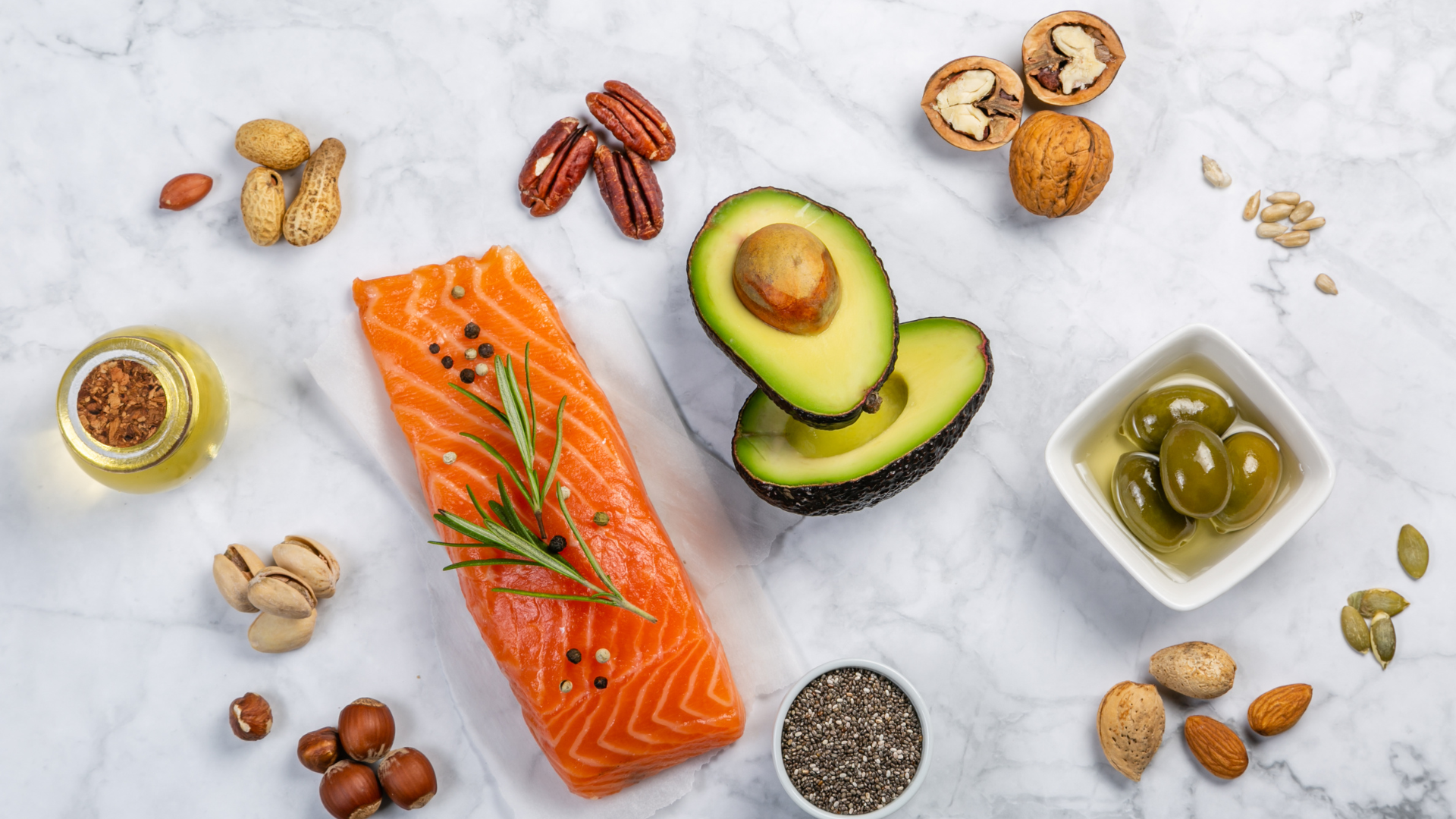 Hình ảnh thực phẩm giàu omega 3 như cá hồi, hạt chia và các loại hạt. 