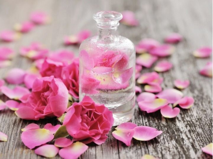 Nước hoa hồng sử dụng trong làm đẹp