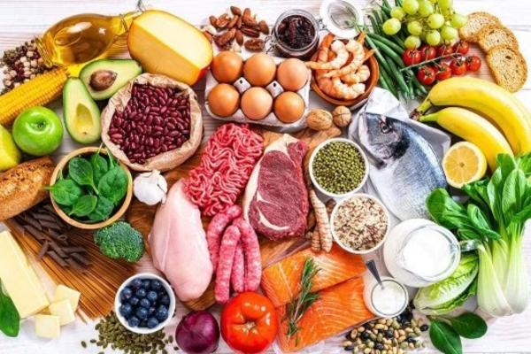 Chế độ dinh dưỡng lỏng và chia nhỏ bữa ăn giúp bệnh nhân duy trì thể lực trong quá trình điều trị 