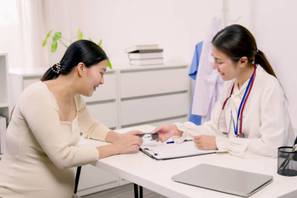 Hình minh họa quy trình tiếp đón nhanh chóng giúp giảm thiểu tình trạng quá tải