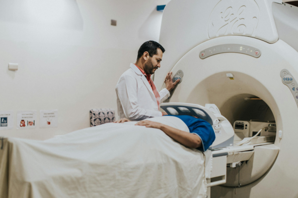 MRI là công cụ không thể thiếu để lập kế hoạch điều trị di căn não chính xác 