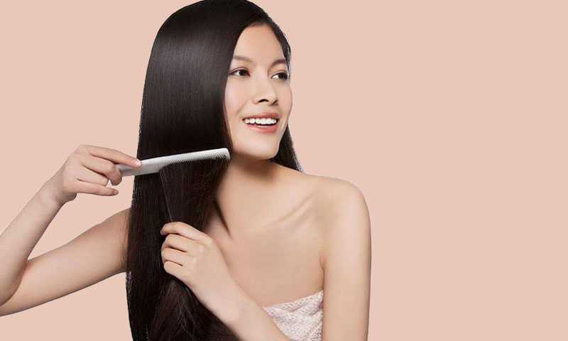 Nên ưu tiên lựa chọn các loại dầu gội thảo dược tự nhiên dịu nhẹ cho người bệnh sốt xuất huyết.