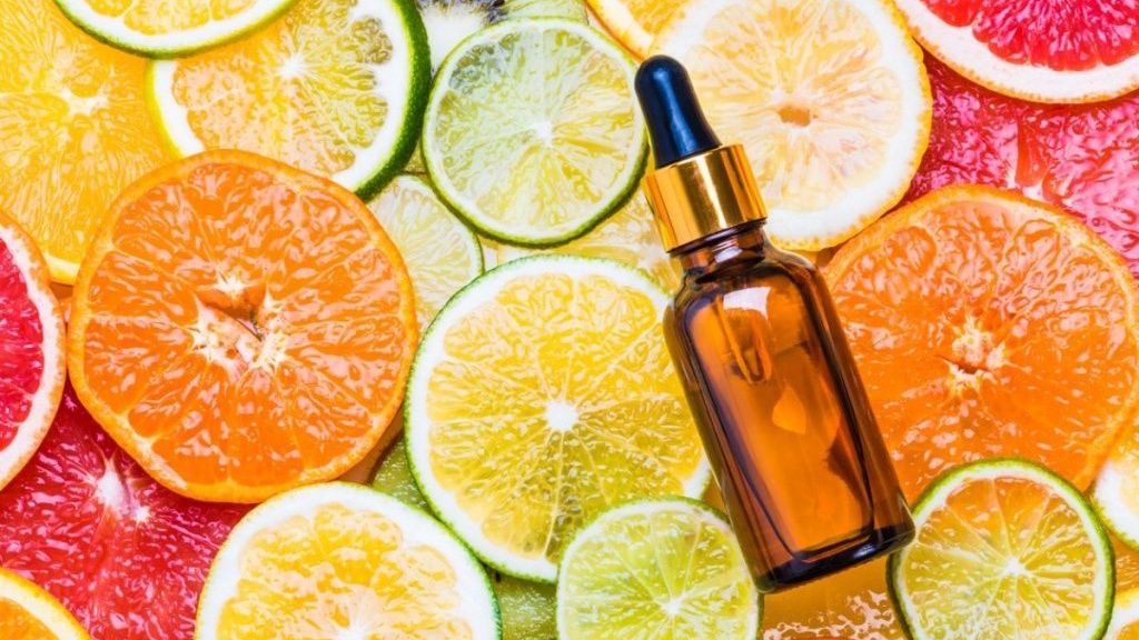 Bảo quản serum trong chai tối màu giúp hạn chế quá trình oxy hóa