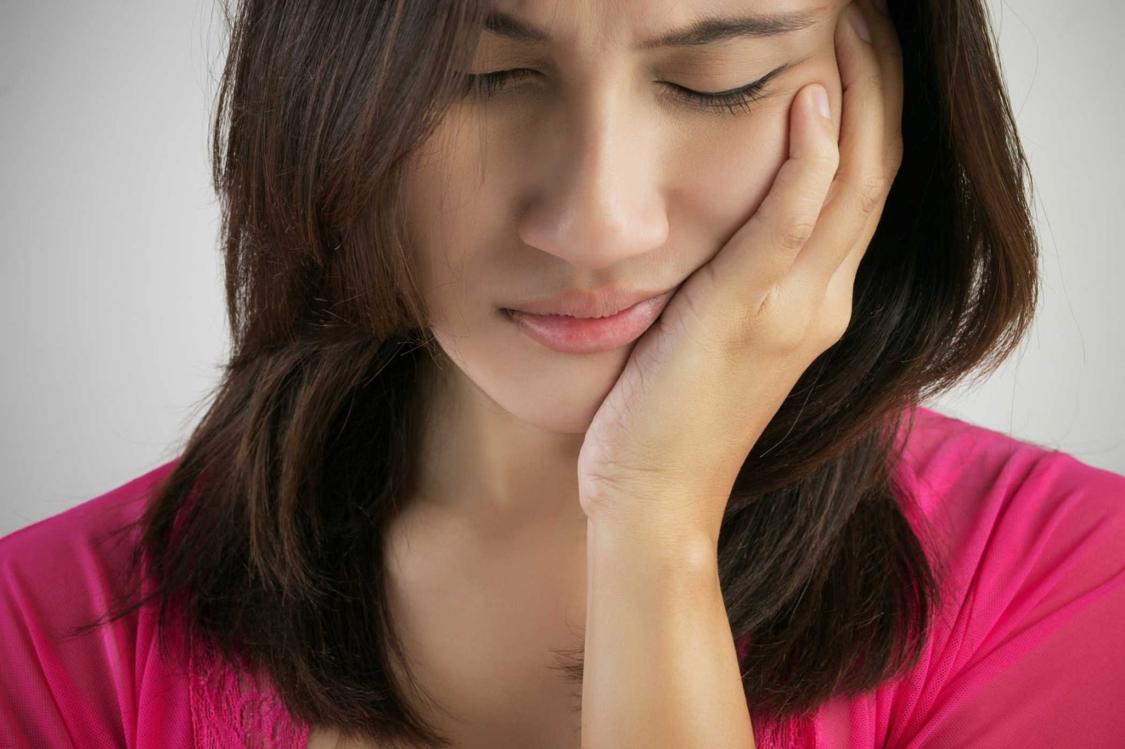 Viêm nướu răng là một trong những nguyên nhân phổ biến gây chảy máu răng khi ngủ dậy