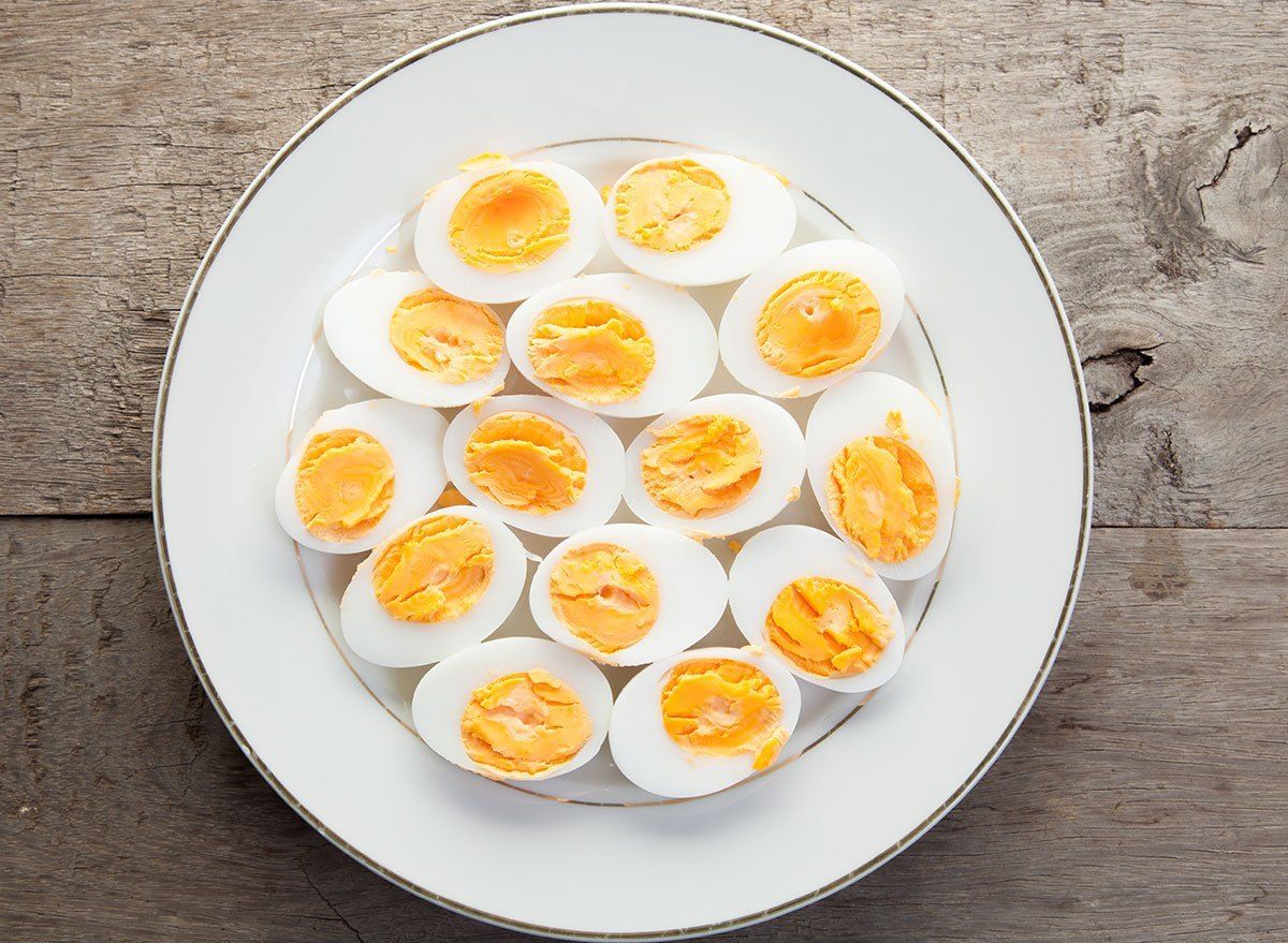 Trứng là nguồn dinh dưỡng dồi dào chất chống oxy hóa và vitamin hỗ trợ tốt cho làn da 