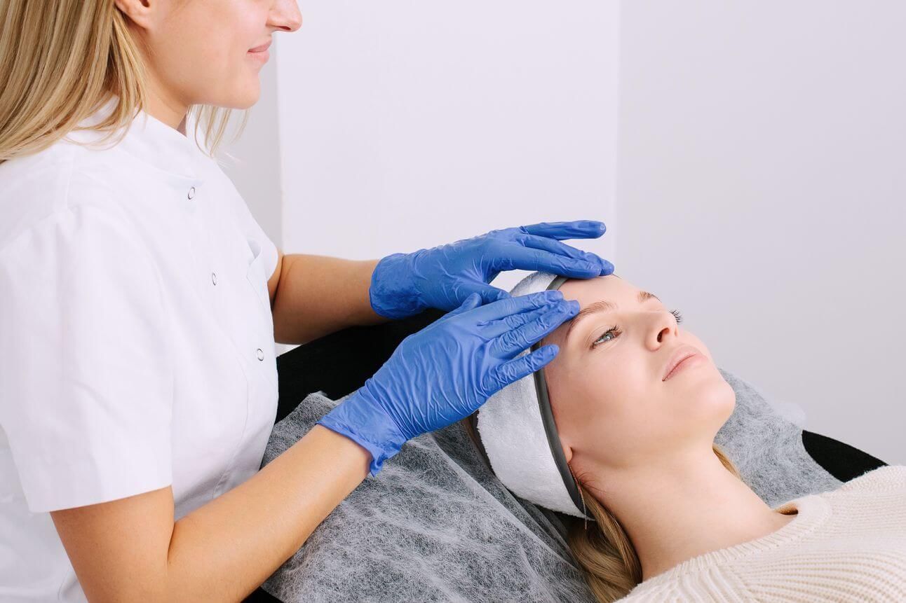 Hình minh họa nghỉ ngơi hợp lý và chăm sóc mắt đúng cách giúp cải thiện tình trạng co giật mí mắt ( Nguồn: Sưu tầm )