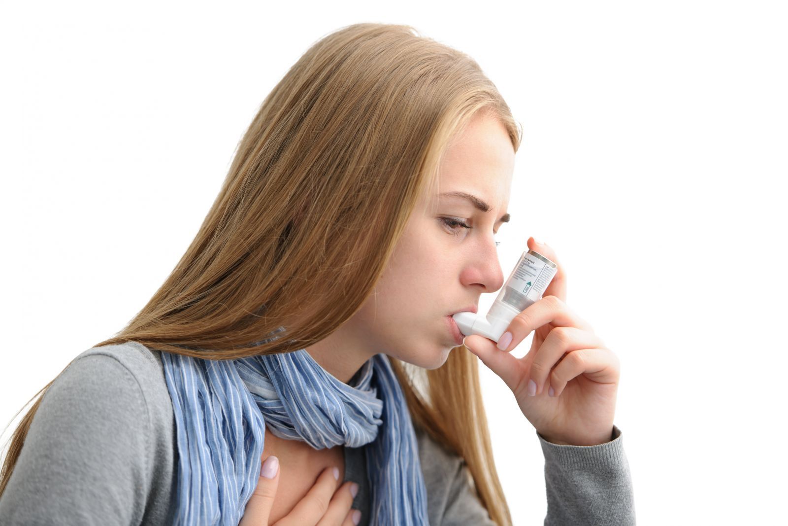 Kỹ thuật thở mím môi và tư thế nằm/ngồi đúng giúp giảm cảm giác hụt hơi