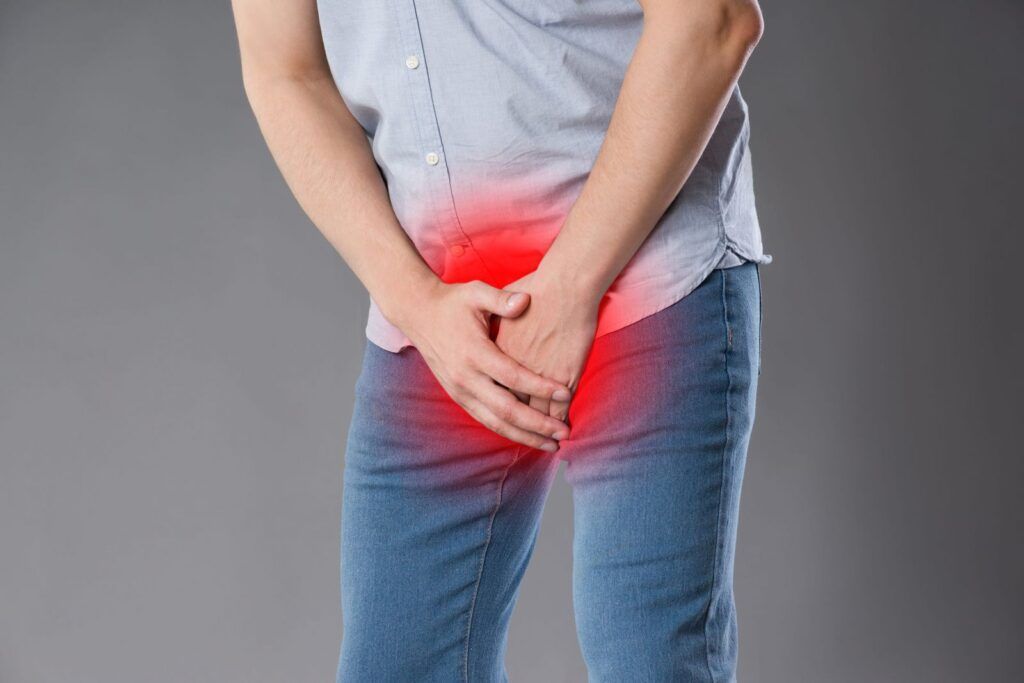 Đau tinh hoàn có thể xuất hiện sau khi vận động mạnh hoặc va chạm
