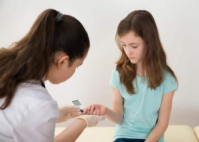Sự xuất hiện kinh nguyệt ở tuổi lên 10 nằm trong giới hạn phát triển bình thường của trẻ 