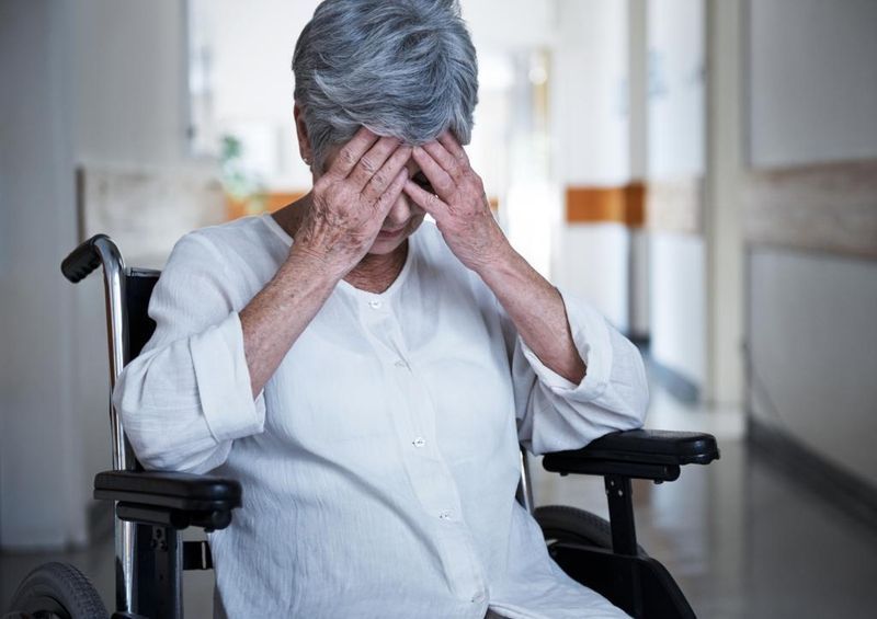 Bệnh Alzheimer là một rối loạn thoái hóa thần kinh tiến triển