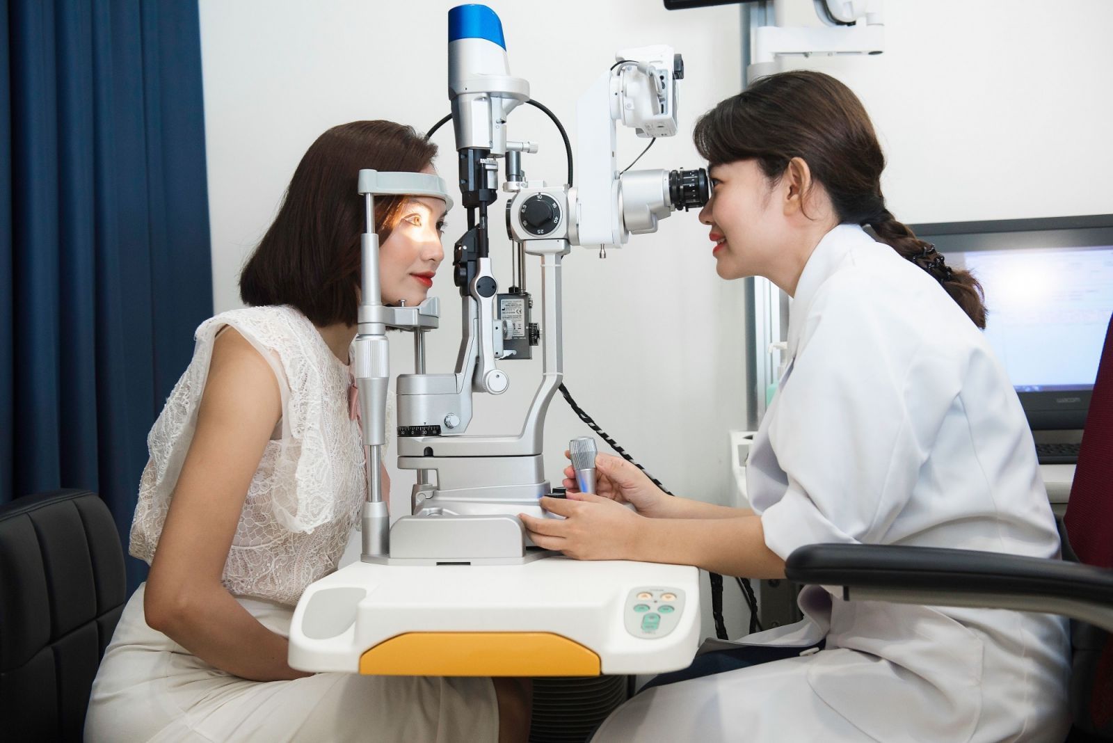 Chủ động soi đáy mắt định kỳ giúp loại bỏ các nguy cơ tắc nghẽn mạch máu âm thầm