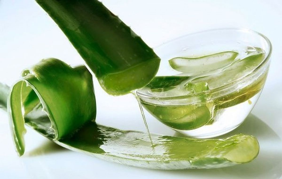 Chăm sóc và vệ sinh mắt đúng cách giúp cải thiện tình trạng mụn trắng ở mí mắt. Nguồn: Sưu tầm