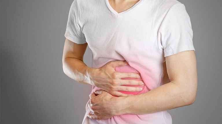 Người bị trào ngược dạ dày cần có chế độ ăn uống khắt khe để tránh làm tổn thương thực quản 