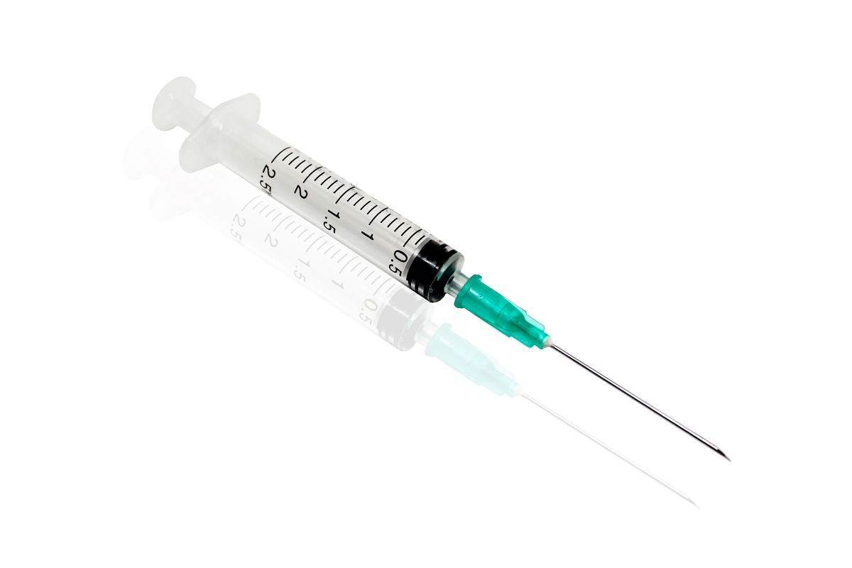 Hình minh họa HIV lây truyền chủ yếu qua đường máu, đường tình dục và từ mẹ sang con